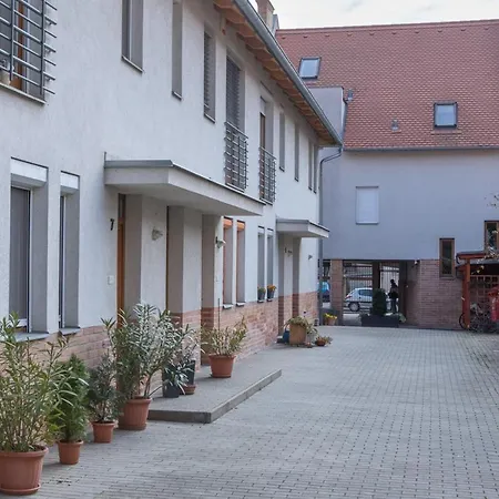 Апартаменты Apartment City Inn Pecs
